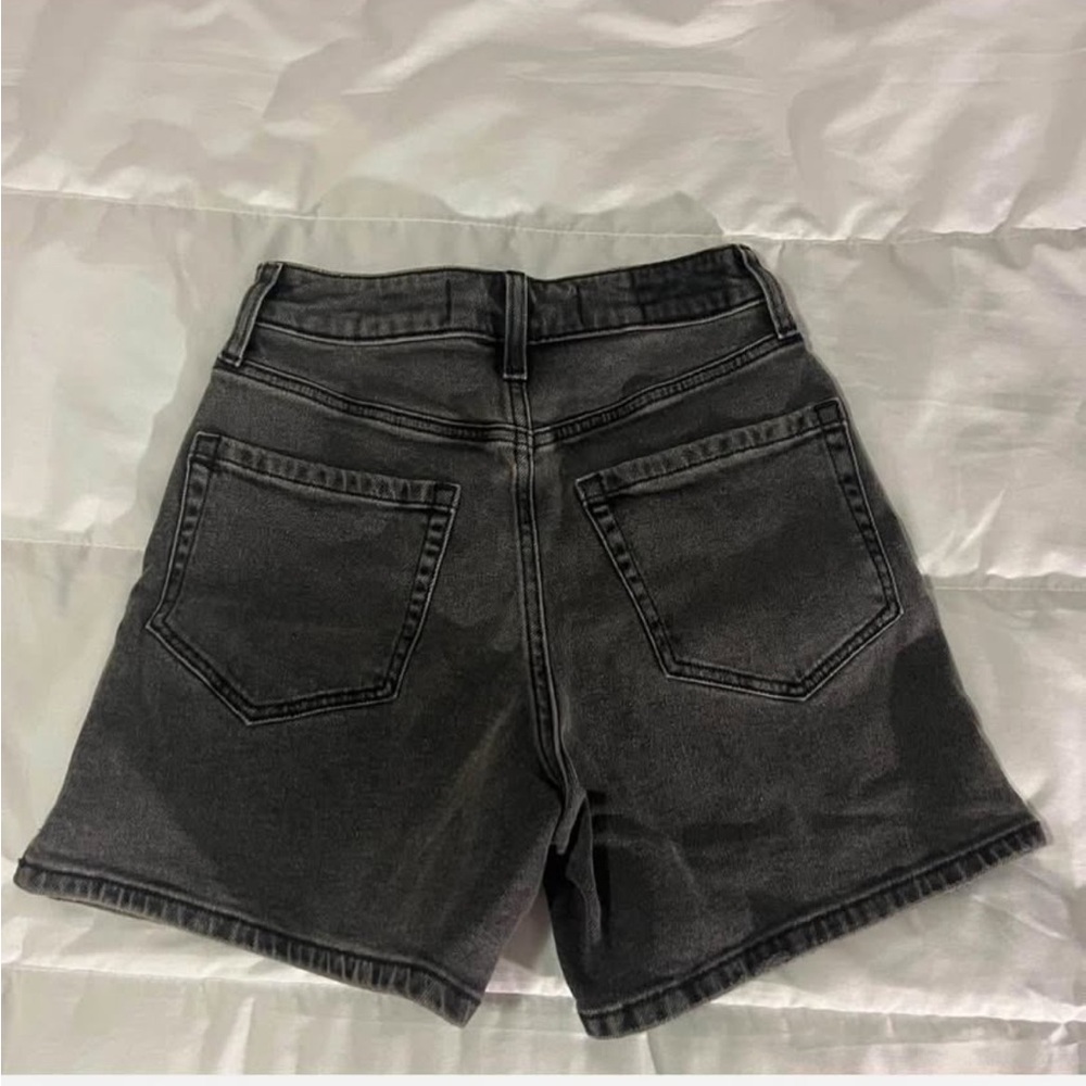 Hollister Ultra High-Rise 90s Shorts (size 000/23)